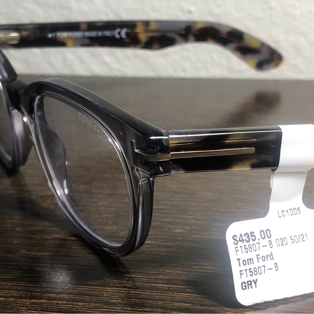 Tom Ford - Picture 2 of 2